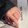 Anillo Popular de Moda Europea y Americana de Acero de Titanio Escarchado para Mujer Anillo Popular Simple Liso Anillo de Pareja Venta al por Mayor de Joyería de Mano Transfronteriza