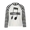 Camiseta Raglan Listrada de Manga Longa com Símbolo Musical Criativo e Único para Homens, Top Casual Tendência Hip-Hop INS com Gola Redonda para Primavera e Outono