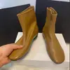 Botas Ankle Boots Minimalistas First Encounter Season, Versáteis Retrô para Outono e Inverno, Botas Curtas Macias que Aumentam a Altura, Botas Slim de Salto Baixo