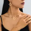 Set de Pendientes, Collar y Pulsera de Flor de Trébol de Cuatro Hojas Huecos de Nicho Transfronterizos Adecuado para el Uso Diario y Fiestas de Mujeres