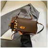 Bolsas Retro de Alta Gama para Mujer 2025 Nuevo Otoño e Invierno Versátil Bolso de Hombro Cruzado Moda Bolso Pequeño Cuadrado de Mano Tendencia