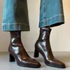 Botines versátiles, silenciosos y estilizados para el día a día, con piel suave, punta fina y efecto adelgazante, con material elástico, nueva colección otoño/invierno 2026