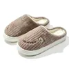 Qida Shun Nuevo Precio Especial Zapatillas de Algodón para el Hogar Invierno Antideslizantes Suela Gruesa Zapatos para Hombre y Mujer Zapatillas de Algodón Cálidas para el Hogar Venta al por Mayor