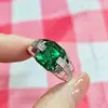 Bestseller transfronterizo: Anillo para hombre de esmeralda sintética de 6 quilates, elegante diseño cerrado, anillo cuadrado azul tanzanita para hombre