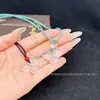 Colgante de calcedonia de hielo de alta calidad, patrón de nube de gelatina de lichi, candado auspicioso que cumple deseos, ágata de hielo de luz de luna blanca, amuleto ahuecado "Sin Preocupaciones", colgante de paz