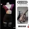 Lingerie profundamente sedutora, uniforme de secretária/professora de puro desejo, roupa bodycon sexy justa, terno roxo slim-fit para senhora madura