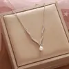 (Cobre) Cadena para Clavícula con Perla Sintética en Forma de V con Diamante Microincrustado Colgante Sencillo de Perlas Redondas de Alta Gama Collar Popular de Puesto Callejero