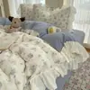 Conjunto de cuatro piezas estilo princesa coreana con volantes de encaje, conjunto de tres piezas de gasa de doble capa de algodón fresco estilo ins con dibujos animados para dormitorio