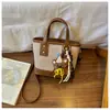 Bolso de Cubo Retro de Nicho para Mano para Mujer Otoño/Invierno 2025 Nuevo Bolso Cruzado con Bordado de Hilo Acolchado de Diamantes Bolso de Hombro Único para el Trabajo y el Trayecto
