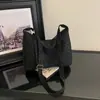 Bolso de mano nuevo para mujer 2026 transfronterizo, un bolso tote ligero y lujoso de gran capacidad, perfecto para el otoño, versátil para el trabajo diario y se puede llevar al hombro o cruzado.