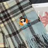 Bufanda de Punto con Borlas, Cuadros y Bordado de Pingüino Lindo para Mujer, Engrosada para Invierno, Chal y Calentador de Cuello Cálido y Versátil