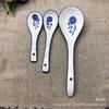 Cuchara sopera de cerámica azul y blanca pintada a mano directamente de fábrica flor azul varias especificaciones cuchara curva de cerámica al por mayor saludable no tóxica