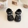 Botas Pequenas de Couro Francesas para Meninas 2026 Outono/Inverno Botas Curtas de Princesa com Acabamento em Renda para Bebês Botas Martin de Couro Britânico com Forro de Veludo