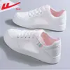 Sapatos femininos de calçar fácil, tênis finos e respiráveis, sapatos casuais versáteis, sapatos femininos brancos de couro, estilo casal, sapatos femininos no atacado