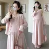 Ropa de Maternidad Otoño Invierno Nuevo Conjunto de Dos Piezas Cardigan de Encaje Estilo Coreano Bordado de Flores Pequeñas Camisola Falda Larga Cintura Alta Cubre Vientre Conjunto