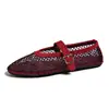 Sapatos Mary Jane estilo francês com strass, rede, respiráveis, vazados, sapatos baixos de sola única para mulheres, novos sandálios deslumbrantes de verão 2026