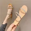 Verão 2026 Nova Moda Chinelos de Uma Tira com Strass Sandálias Femininas para Uso Externo Sandálias Femininas de Temperamento Feérico Sandálias Francesas Femininas