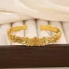 Novo Bracelete Aberto Flor de Peônia em Ouro, simbolizando prosperidade e elegância, com uma estética chinesa tradicional, um acessório de nicho de luxo leve