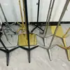 Si el modelo es bajo, puedes cambiar el poste para aumentar la altura.. Los accesorios para modelos de ropa de medio cuerpo incluyen una base de soporte y accesorios de tubería de acero inoxidable.