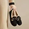 Sapatos casuais quentinhos e peludos para mulheres, novo estilo de inverno 2026, sapatos de algodão com forro de fleece, mocassins de calçar fácil com proteção no calcanhar para uso externo