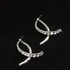 Brincos Tiktok em Forma de Cruz com Diamantes Brilhantes Dourado e Prata Bicolor, Tarraxas Dinâmicas e Reversíveis, Brincos de Combinação Duplo Estilo Cravejados com Diamantes Ultra-Fada