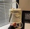 Bolsa para Mujer Estilo Coreano Cilindro Bolsa de Cosméticos Estilo Occidental Color Sólido Bolso de Hombro 2024 Nueva Llegada Cuadros de Diamantes Cadena Cubo Bolso Cruzado