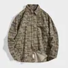 Camisa de manga larga con graffiti de arte estilo japonés, prenda exterior versátil y moderna de corte holgado para hombre, top de alta gama