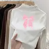 Camisa Base de Veludo com Babados para Meninas Outono e Inverno 2025 Novo Estilo para Crianças Maiores, Camiseta de Manga Longa com Gola Meia-Alta de Renda para Inverno