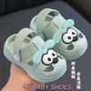 Verano 2025 nuevos zapatos de agujero antideslizantes para niños pequeños y medianos, para niños y niñas, para interiores y exteriores, zapatos de playa geniales para niños