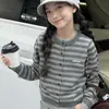 Suéter cárdigan a rayas estilo coreano para niñas, dos piezas falsas, nueva colección de otoño, chaqueta de punto de cuello redondo, top cepillado de otoño e invierno