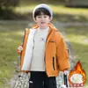 Chaqueta con Forro de Felpa para Niños Otoño Invierno 2026 Estilo Nuevo Traje de Esquí para Bebé Niño Parka Gruesa para Niño Pequeño Guapo