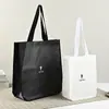 Sacolas Personalizadas em TNT, Sacolas Simples (Tote Bags), Sacolas de Presente Ecológicas para Lojas de Roupas, Sacolas de Compras Dobráveis, Podem Ser Impressas com Logo