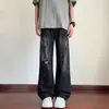 Calça jeans rasgada com rebites azul claro para homens, calça com design de verão, jeans de perna reta flare com vibe high street americana