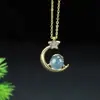 Colar com pingente de pedra da lua natural, estilo único, design de trevo de quatro folhas, pingente de colar de joia suave e versátil.