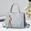 Bolsa de Ombro Tendência Europeia e Americana Estilo Novo 2026 para Mães, Grande Capacidade, Bolsa de Mão Color Blocking Texturizada