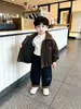 Ropa de Invierno para Niños Letras Bordadas Chaqueta con Cuello de Piel Estilo Coreano Chaqueta Acolchada Infantil con Cuello de Piel Fresco Ropa para Niños Pequeños y Niños Pequeños Moderna