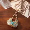 Chaveiro Pingente de Bolsa Feminina Novo Estilo Europeu e Americano, Acessórios de Anel de Chaveiro de Carro Incrustados com Diamantes na Moda e Exquisitos Venda por Atacado