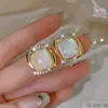 Pendientes de Perlas de Imitación Estilo Barroco de Gama Alta Pendientes de Diamantes Destellantes con Lazo de Nicho Lujo Accesible Pendientes Nuevo Estilo Caliente 2025