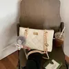 2026 Verão Nova Moda Coreana Retrô Versátil Bolsa Acolchoada com Corrente com um Toque de Luxo, Bolsa de Ombro e Transversal de Nicho