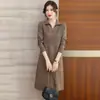 Vestido Elegante Rojo de Nuevo Estilo 2026 para Mujer Petite, Vestido Suéter de Longitud Media para Otoño e Invierno