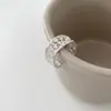 Anillo ancho único y exquisito de vid calada para mujer, nuevo diseño de nicho, anillo abierto ajustable, versátil y simple