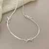Pulsera de Lazo para Mujer, Lujo Ligero, Gama Alta, Pulsera Hueca Dulce, Moderna y Versátil, Cadena de Hueso de Serpiente Fresca