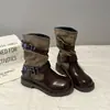 Botas de motocicleta con hebilla estilo coreano, nuevas botas de media pantorrilla con punta redonda para mujer, botas de montar estilo retro, botas de moda con un diseño único