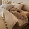 2026 Novo Conjunto Simples de Roupa de Cama de Lã de Leite Quatro Peças Capa de Edredom de Veludo Esculpido Mais Veludo Lençol de Cama Lençol com Elástico Conjunto Simples de Três Peças