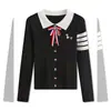 Cárdigan de punto ajustado con cuello polo y pajarita blanca de contraste, estilo universitario primavera 2026, top extremadamente elegante para mujer