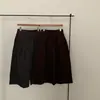 Foto real de otoño 2026 Pantalones cortos acampanados de pana de cintura alta, adelgazantes, simples, retro, de alta gama para mujer, Dongdaemun, Corea