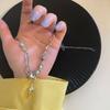 Collar Cruzado de Diseño de Nicho Luna Blanca, Cadena Colgante Dulce y Fresca de Lujo Ligero Piedra Lunar para Clavícula para Mujeres, Moderno y Elegante
