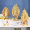 Adorno de Bola de Cristal con Hoja Dorada con un Toque de Lujo Ligero, Decoración Creativa para Escritorio, Diseño Simple Electrochapado, Venta Directa del Fabricante, Arte de Hierro