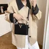 Bolsas Femininas Transfronteiriças 2025 Novo Estilo Bolsa de Mão Simples em Forma de V Bolsa Feminina Moda Ins Bolsa Feminina Versátil Bolsa de Ombro Único Transversal