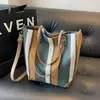Bolso de lona a rayas para mujer, gran capacidad, nuevo bolso de hombro de moda 2024, bolso de mano para estudiantes y viajeros.